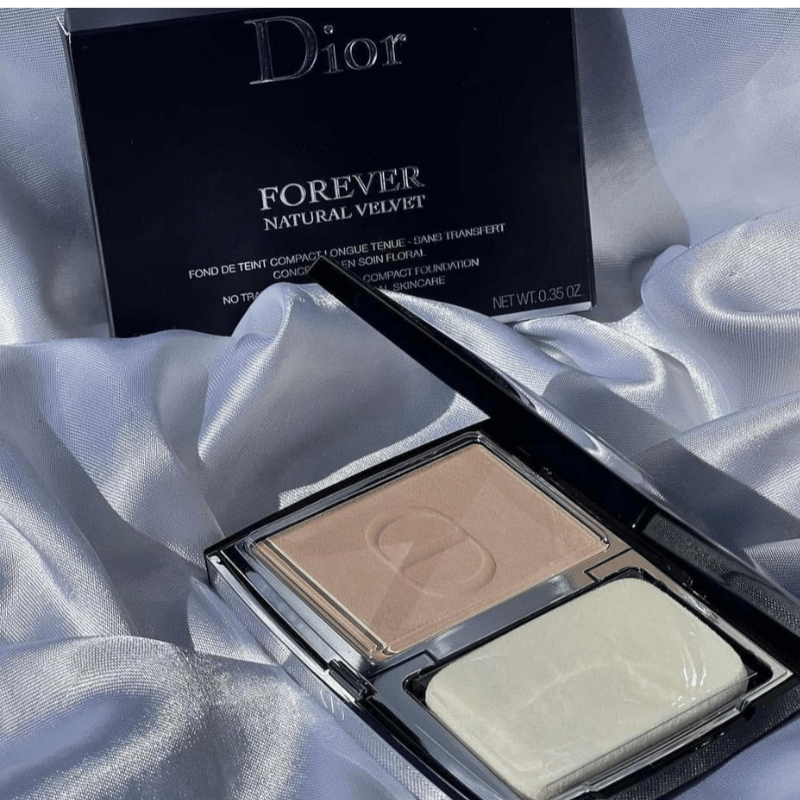 Phấn nén Dior Forever Natural Velvet tông 1W và 1.5N - tông màu đa dạng từ trắng ấm đến trung tính nhẹ, mang đến lớp nền tự nhiên, mịn màng như nhung, phù hợp cho mọi làn da